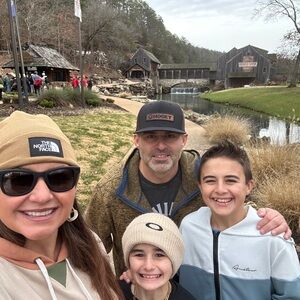 Meet your Posher, Larissa